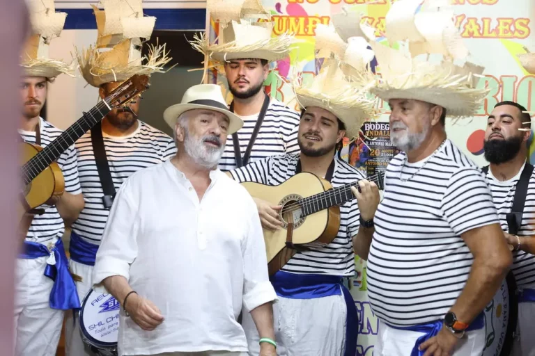 Antonio Martín recibe un homenaje